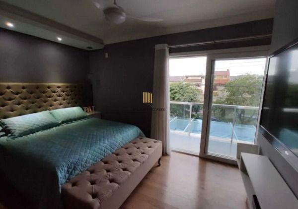 Casa em Porto Alegre, no bairro Hípica, com 3 dormitório(s), à venda.