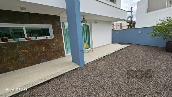 Casa em Porto Alegre, no bairro Hípica, com 3 dormitório(s), e 3 banheiros, à venda.