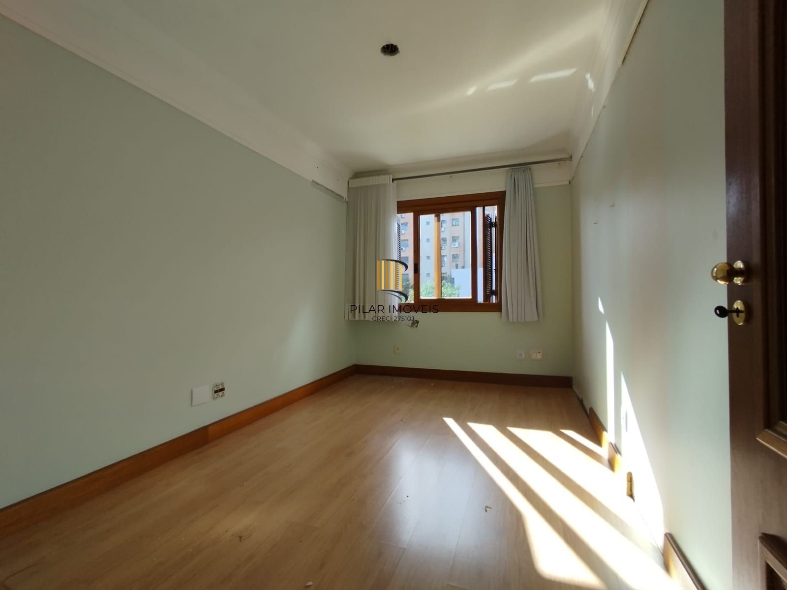 Apartamento com 3 dormitórios á venda no Bairro Tristeza.