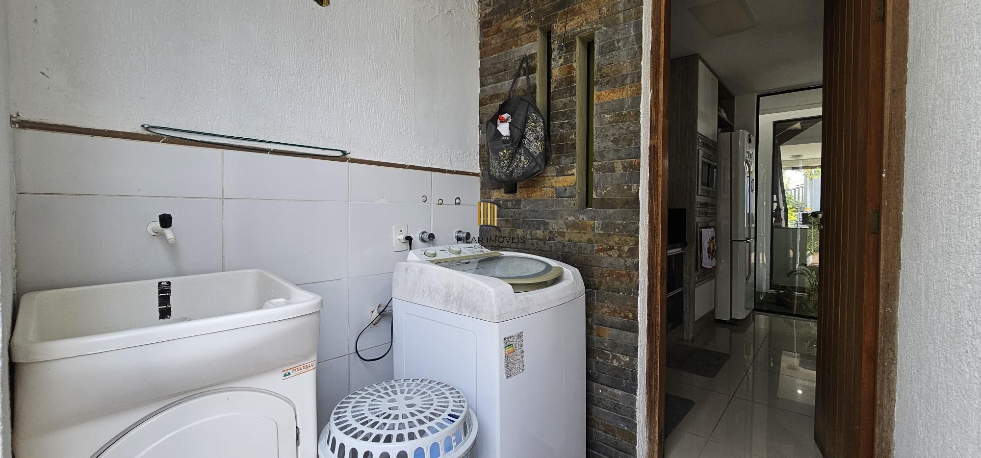 Casa 3 dormitórios no bairro Hípica