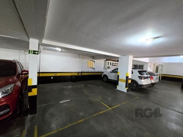 Apartamento em Porto Alegre, no bairro Auxiliadora, com 4 dormitório(s), e 4 banheiros, à venda.