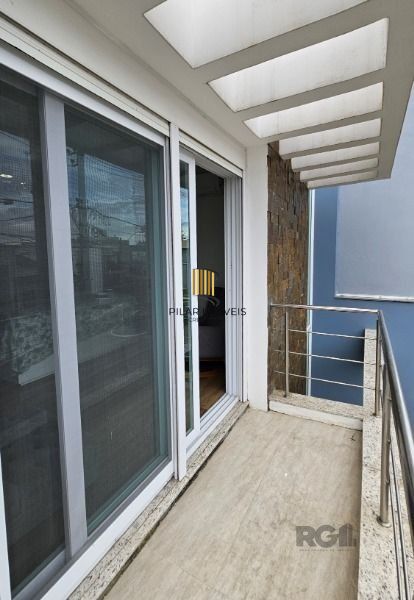 Casa em Porto Alegre, no bairro Hípica, com 3 dormitório(s), e 3 banheiros, à venda.