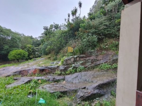 Casa em Porto Alegre, no bairro Vila Nova, com 4 dormitório(s), e 4 banheiros, à venda.