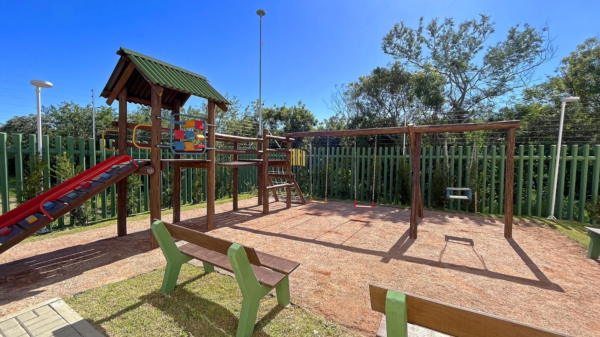 Terreno plano pronto para construir no Condominio fechado Nova Ipanema Garden.  7 x 21  de esquina.  Para morar ou investir.