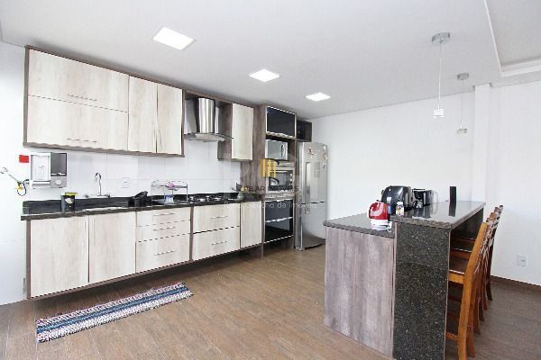Casa para Venda - 400m², 4 dormitórios, sendo 2 suites, 4 vagas - Guarujá
