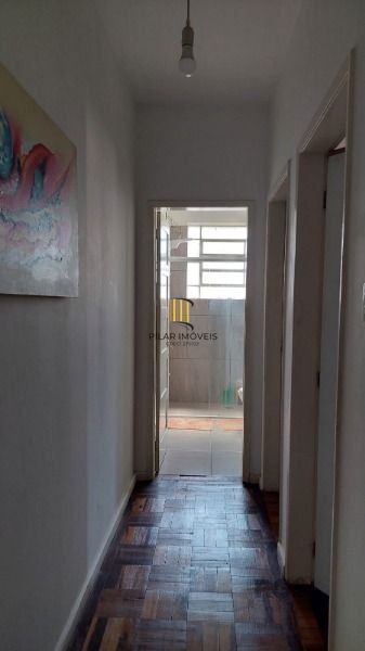 Apartamento em Porto Alegre, no bairro Azenha, com 2 dormitório(s), e 2 banheiros, à venda.