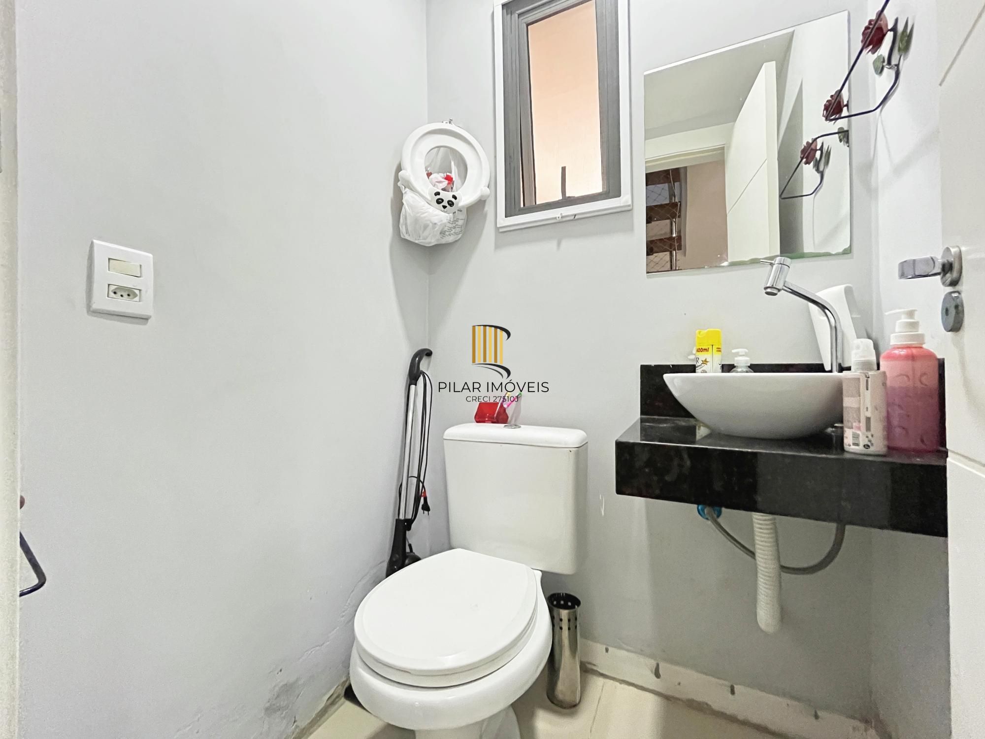 Casa 2 dormitórios no bairro Hípica