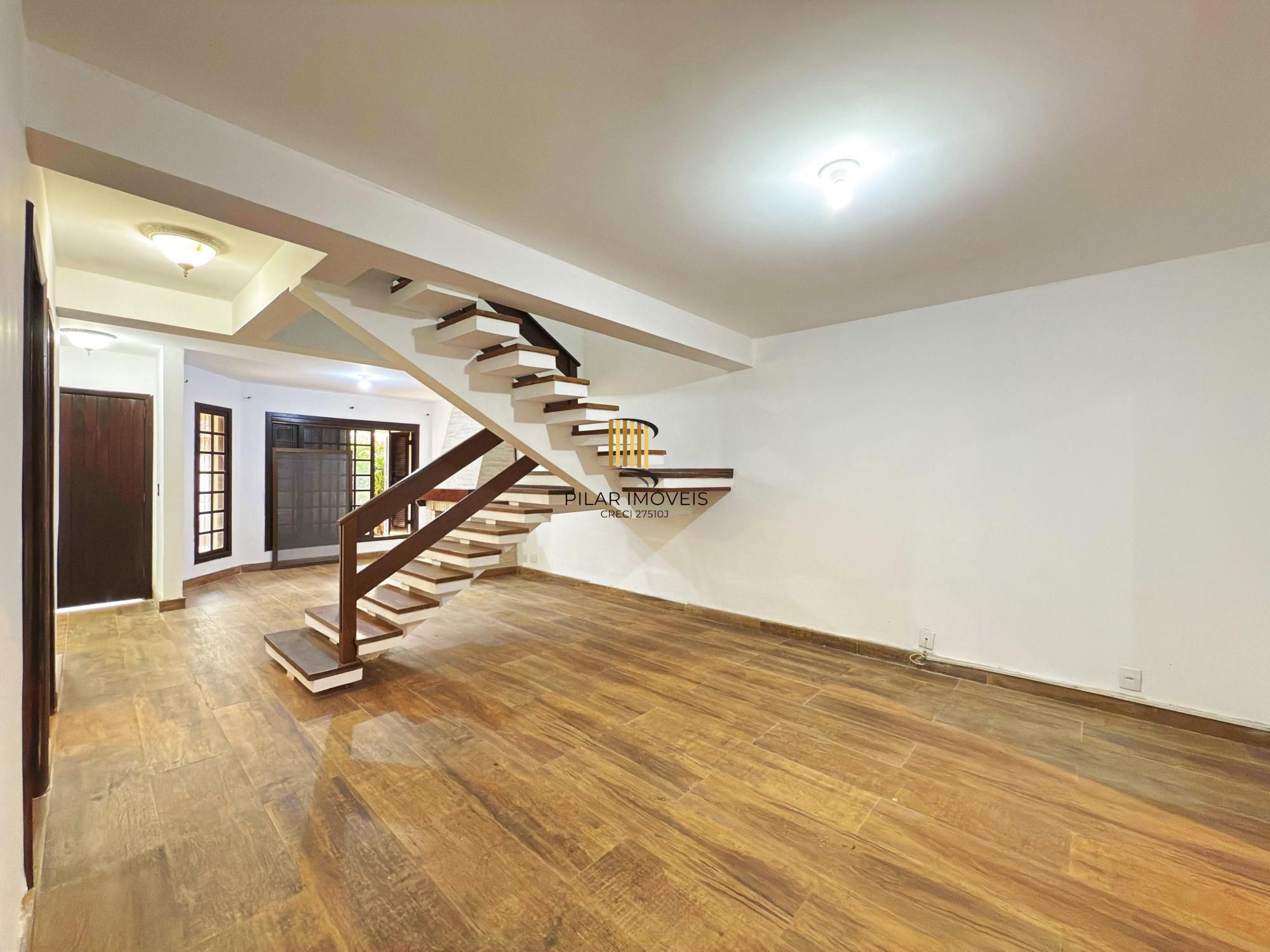 Residência á venda no bairro Guarujá com 2 dormitórios.