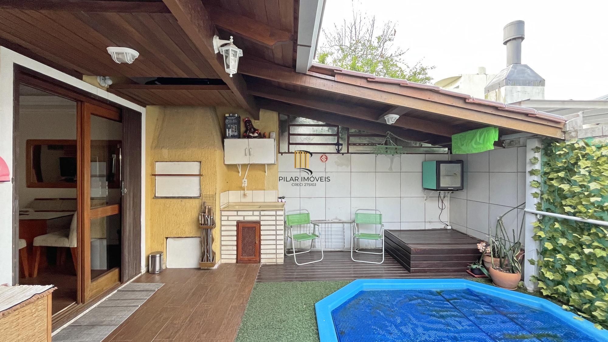 Casa em Porto Alegre, no bairro Hípica, com 3 dormitório(s), e 3 banheiros, à venda.