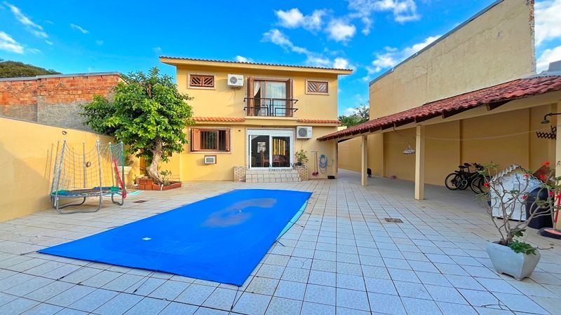 Casa 3 dormitórios no bairro Santa Tereza