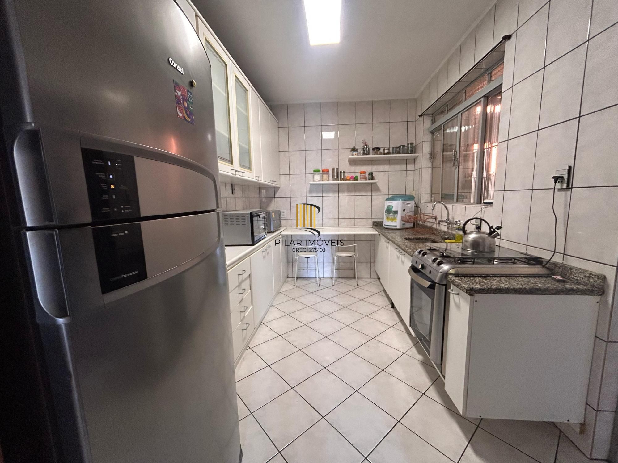 Casa 3 dormitórios no bairro Partenon