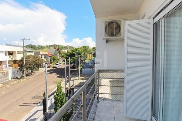 Casa em Porto Alegre, no bairro Aberta dos Morros, com 3 dormitório(s), e 3 banheiros, à venda.