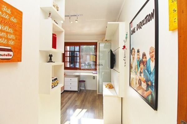 Casa em Porto Alegre, no bairro Ipanema, com 4 dormitório(s), e 4 banheiros, à venda.