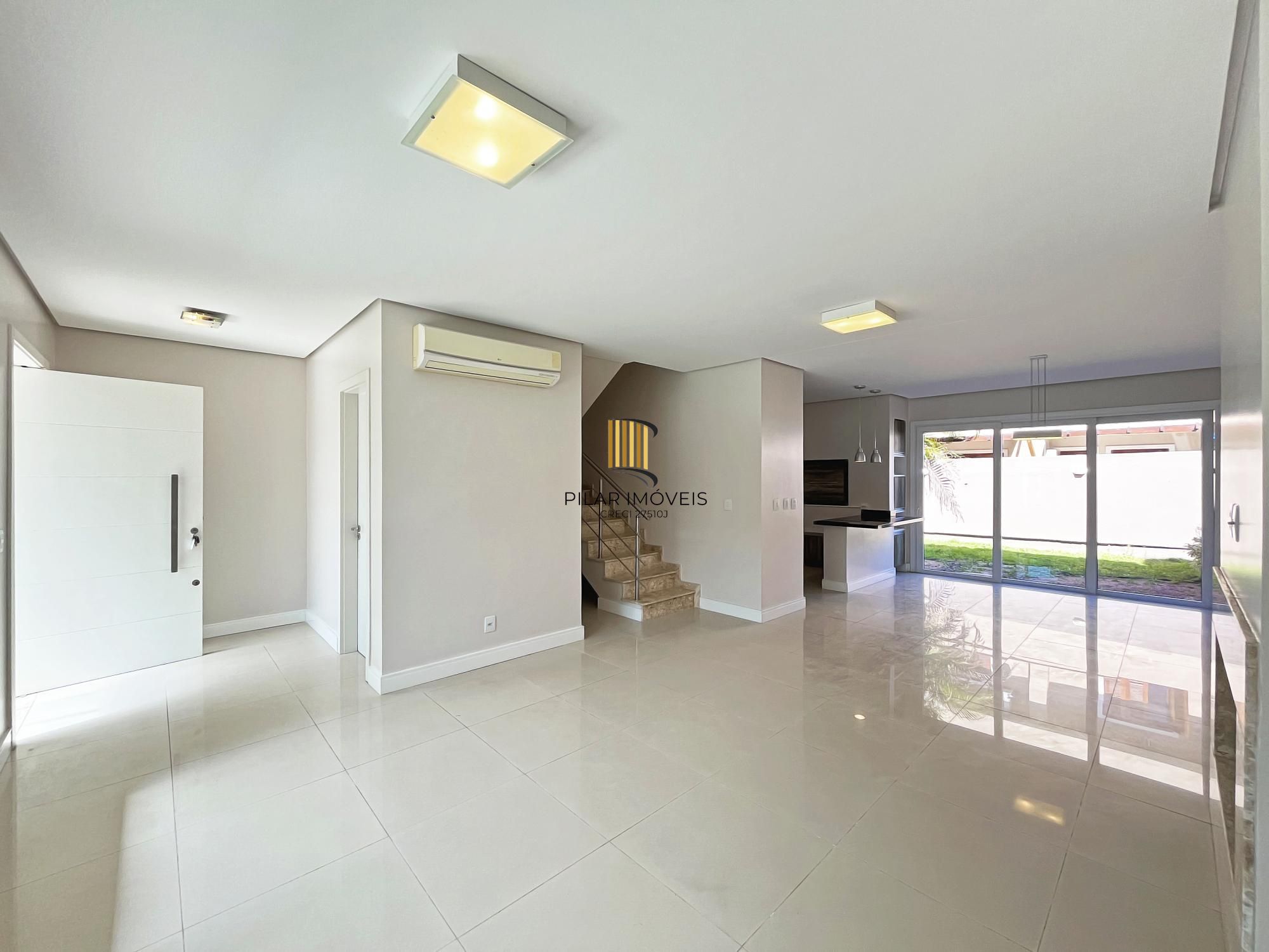 Casa 3 dormitórios no bairro Hípica