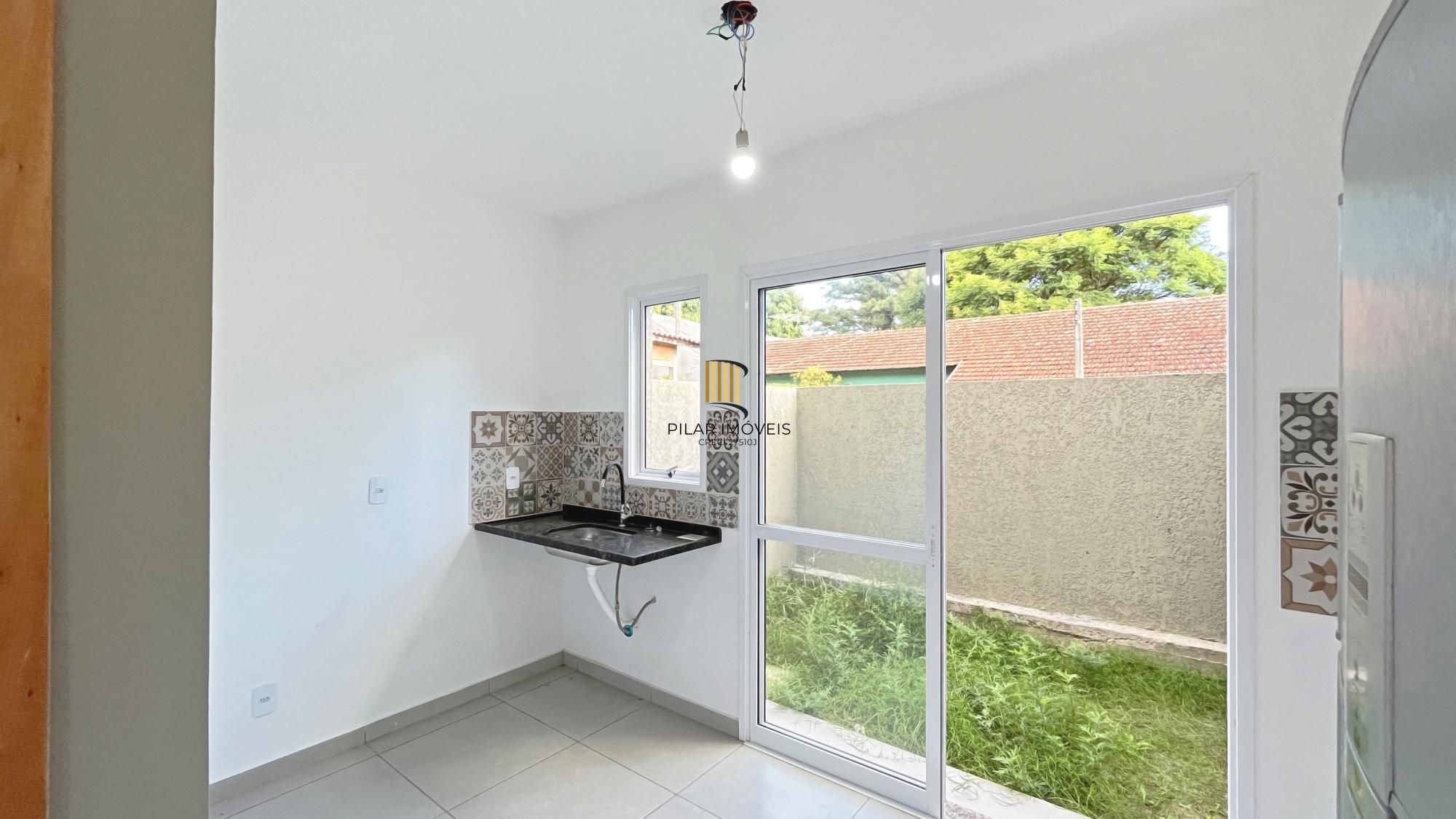 Casa Condominio em Porto Alegre, no bairro Vila Nova, com 2 dormitório(s), e 2 banheiros, à venda.