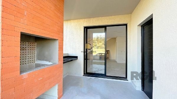 Casa em Porto Alegre, no bairro Hípica, com 3 dormitório(s), e 3 banheiros, à venda.