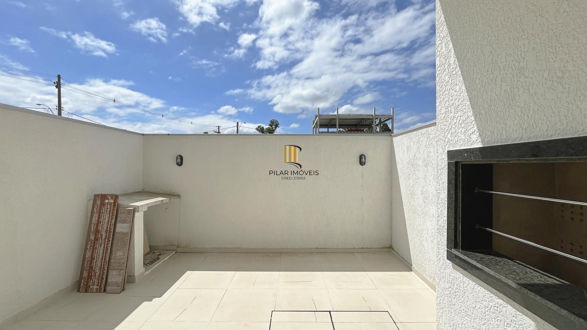 Casa em Porto Alegre, no bairro Hípica, com 3 dormitório(s), e 3 banheiros, à venda.