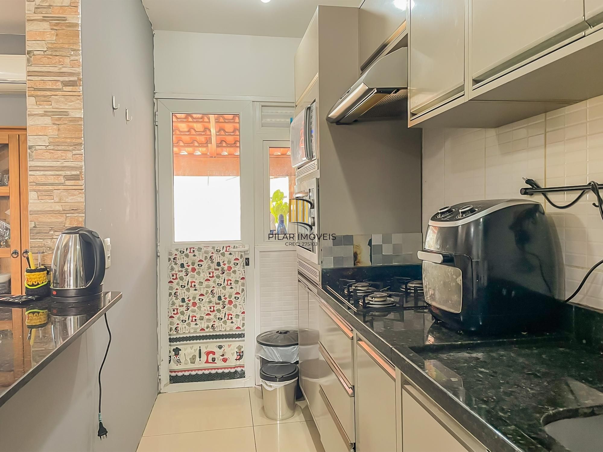 Viva com Conforto e Lazer: Sobrado Impecável com Piscina Privativa