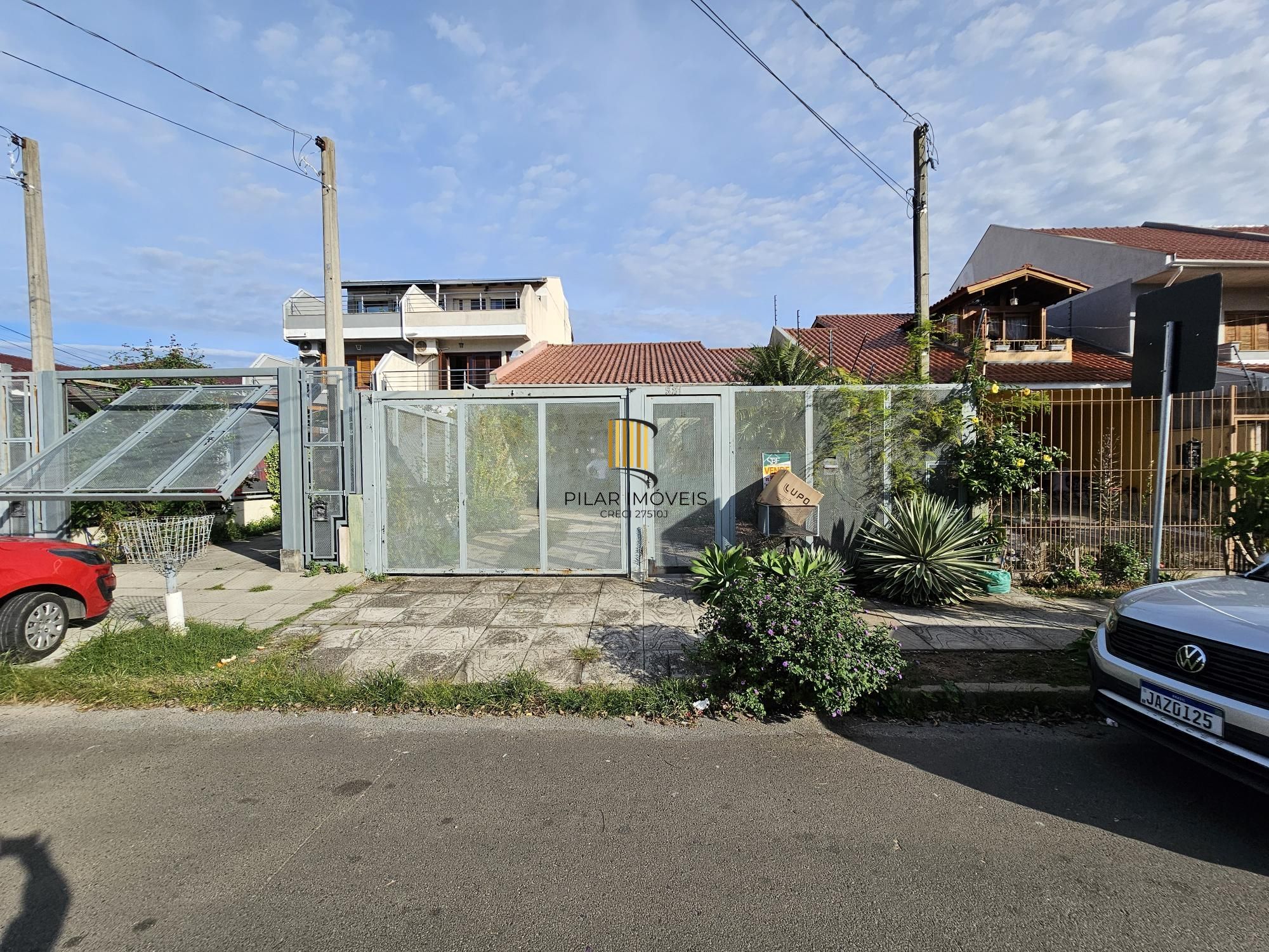 Casa 3 dormitórios no bairro Guarujá