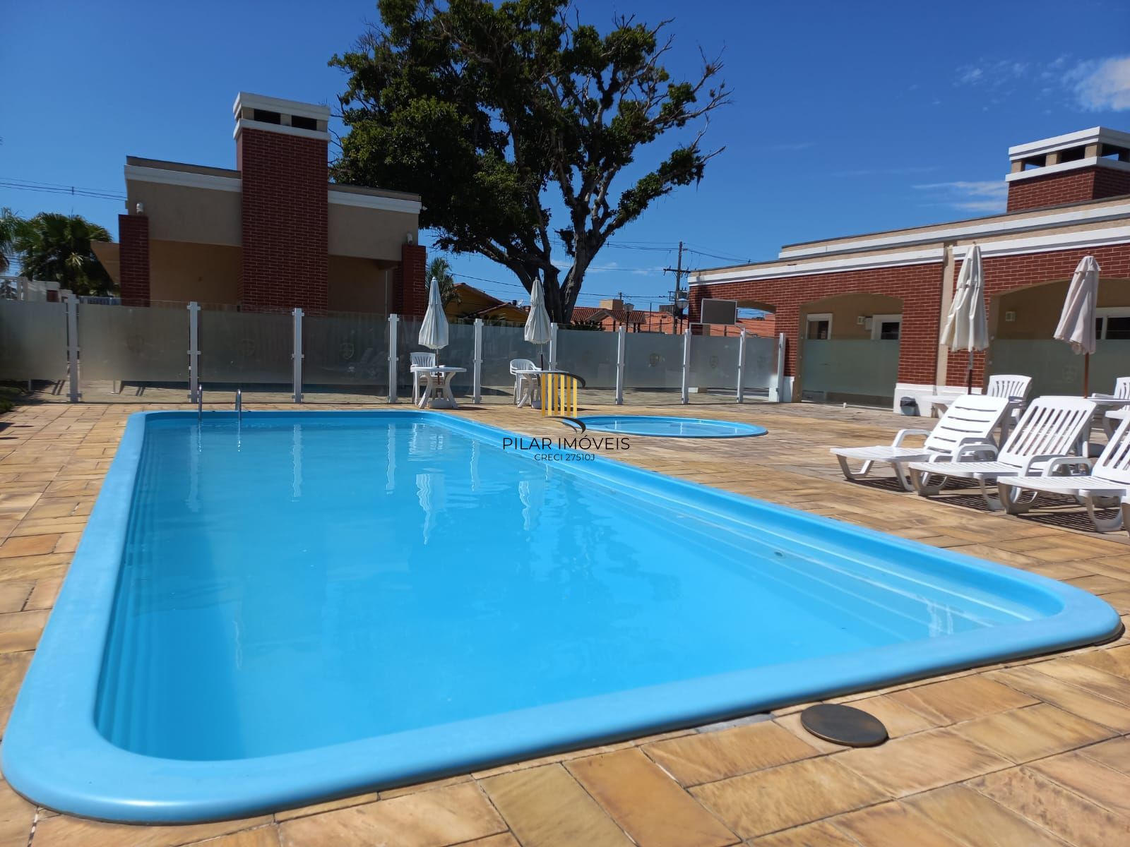 Casa em condomínio, 02 dormitórios para venda com vaga para 2 carros e churrasqueira