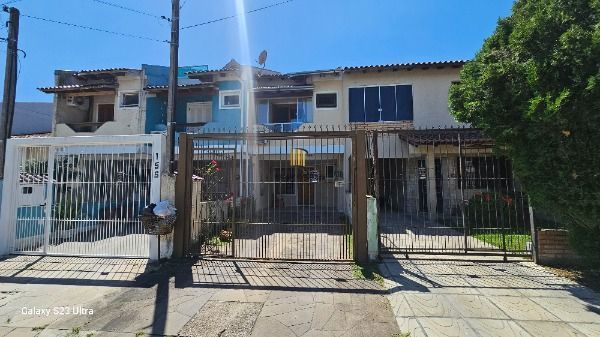 Casa 2 dormitórios no bairro Hípica