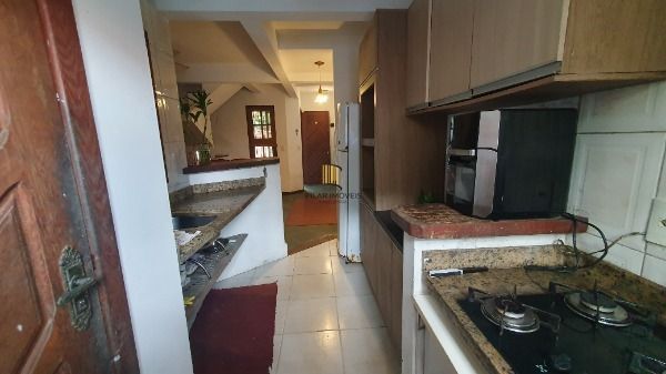 Casa em Porto Alegre, no bairro Hípica, com 2 dormitório(s), e 2 banheiros, à venda.