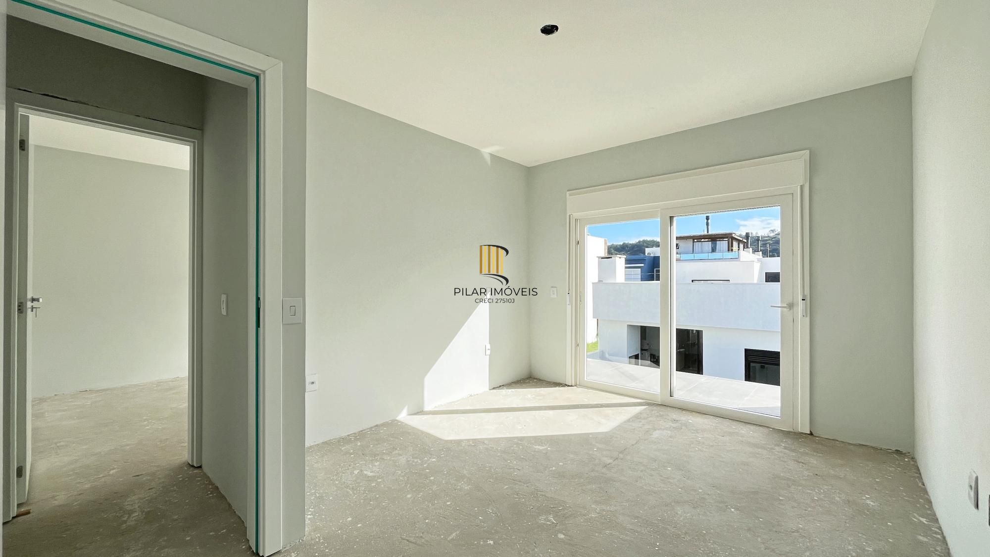 Casa 4 dormitórios( 1 dorm térreo) no Condomínio Villa Amalfi, na zona sul de Porto Alegre.