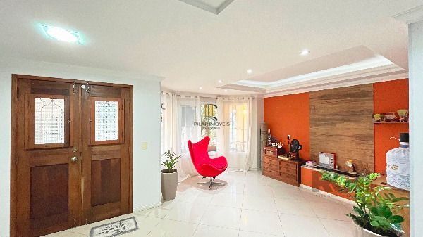 Casa em Porto Alegre, no bairro Hípica, com 3 dormitório(s), e 3 banheiros, à venda.