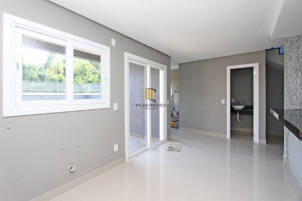 Casa 3 dormitórios no bairro Hípica