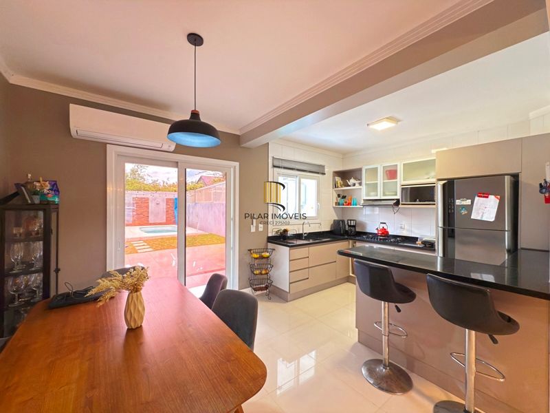 Casa com vista para o Rio e 3 dormitórios