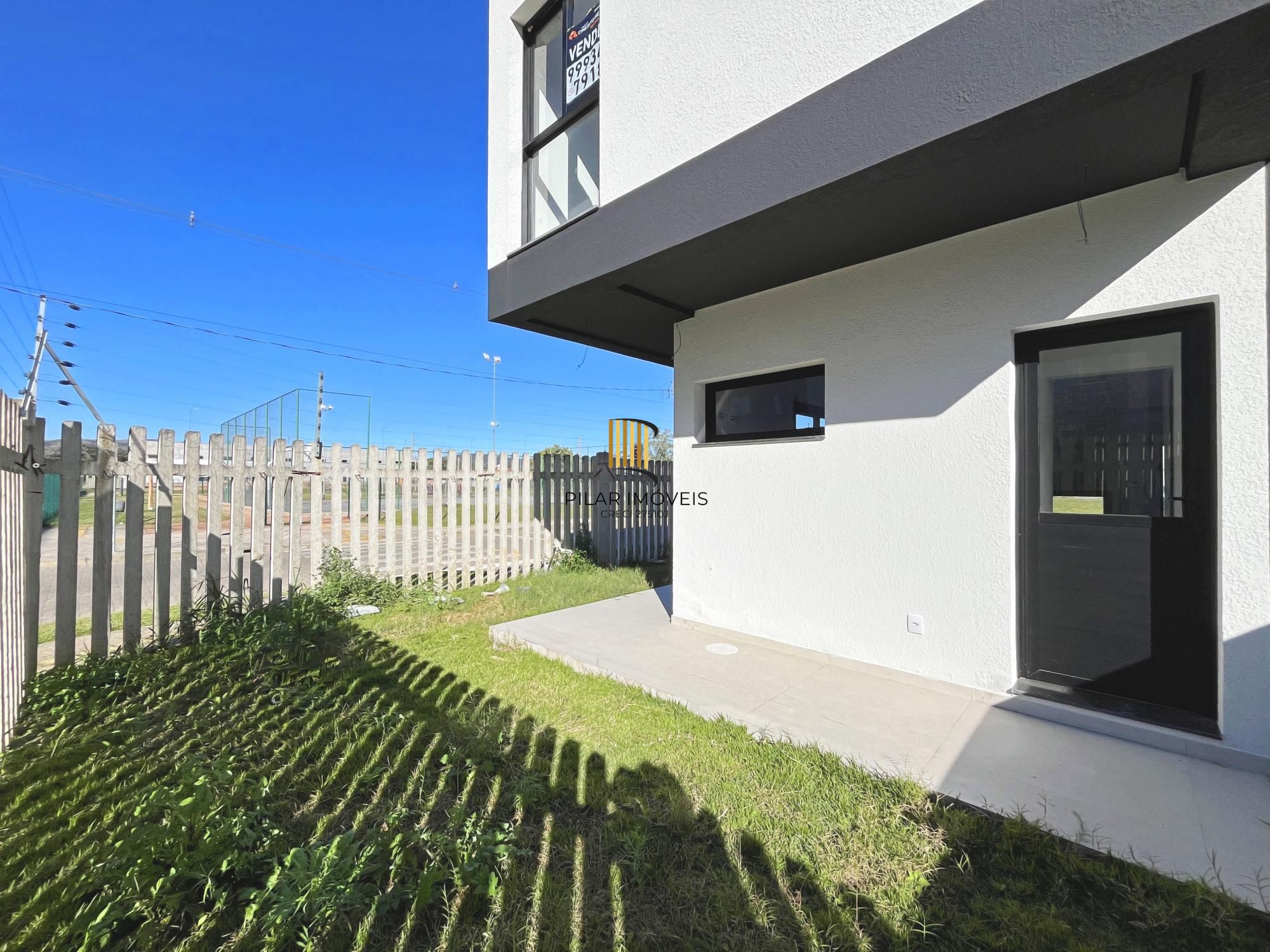 Casa em Porto Alegre, no bairro Hípica, com 3 dormitório(s), e 3 banheiros, à venda.