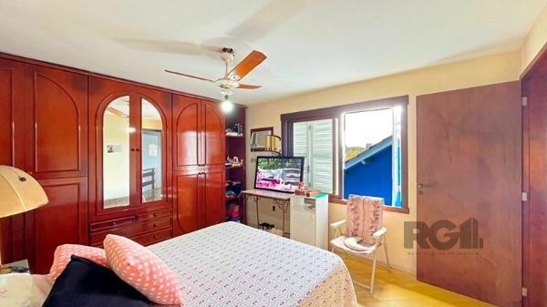 Casa em Porto Alegre, no bairro Ipanema, com 3 dormitório(s), à venda.