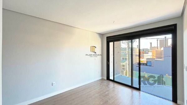 Casa Condominio em Porto Alegre, no bairro Ipanema, com 3 dormitório(s), à venda.