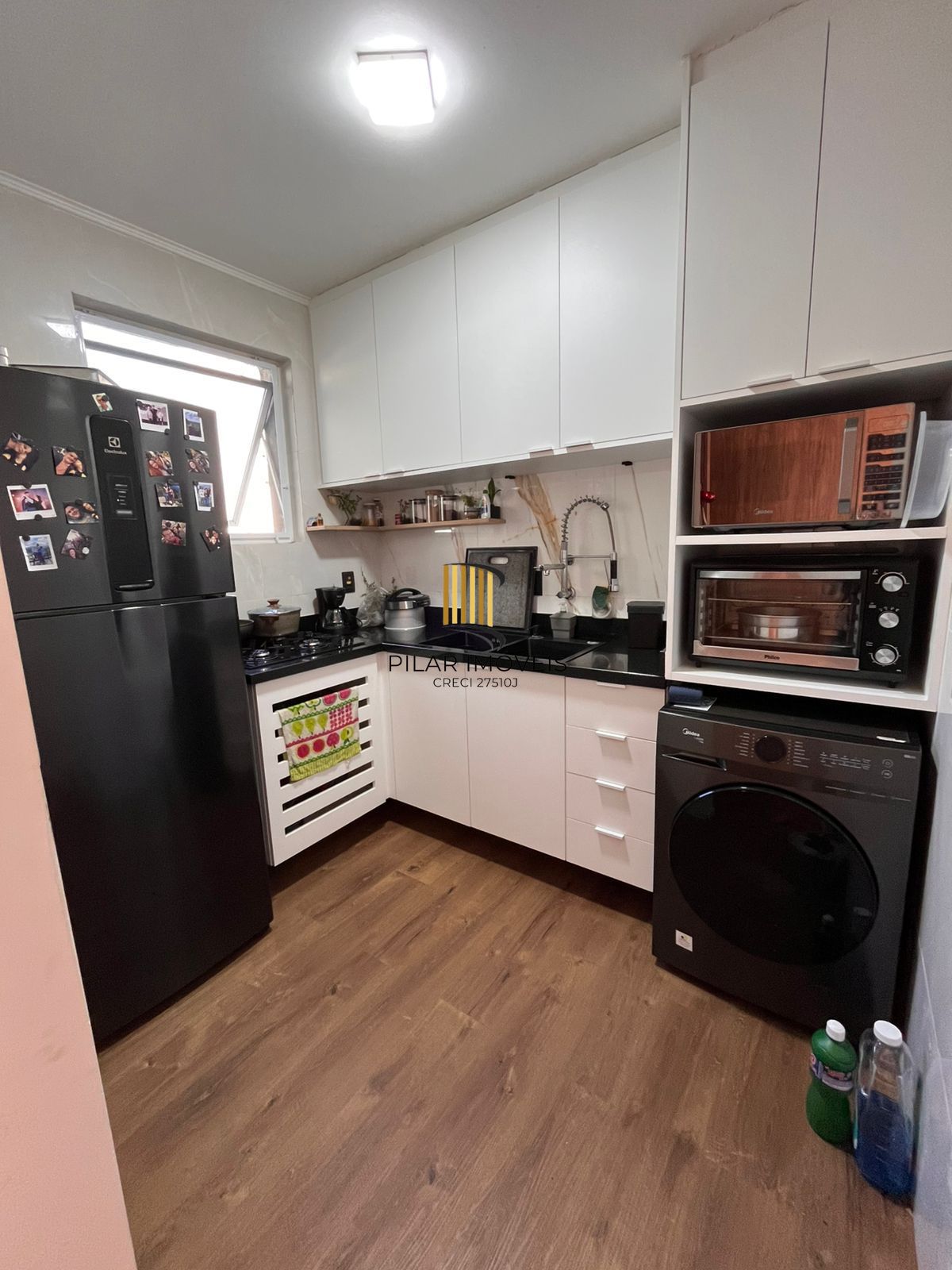 Apartamento semi mobiliado de 2 dormitórios no bairro Cristal