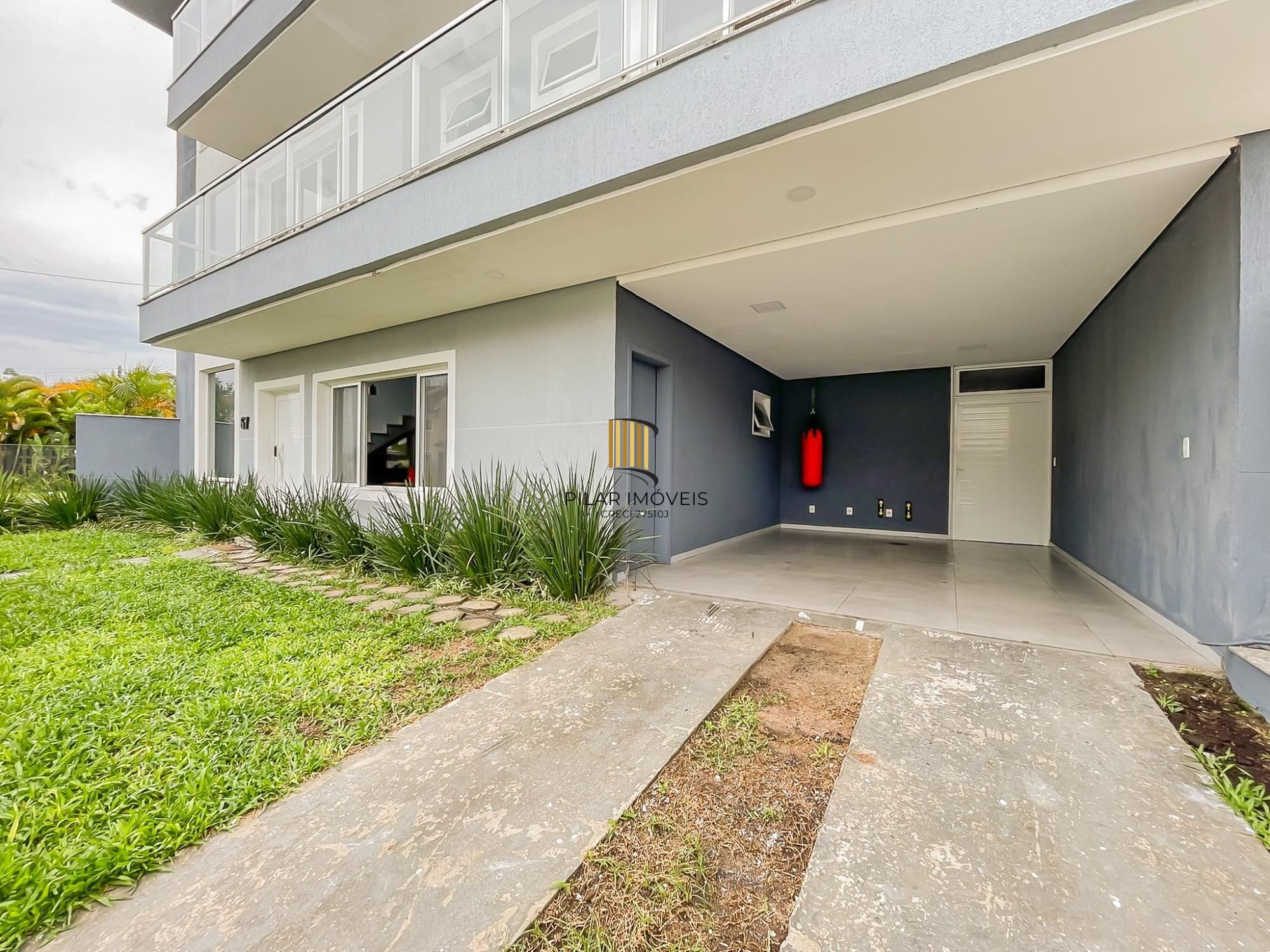 Casa 3 dormitórios no bairro Hípica