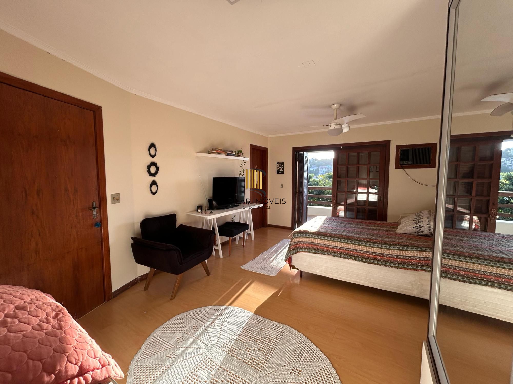Casa 3 dormitórios no bairro Partenon