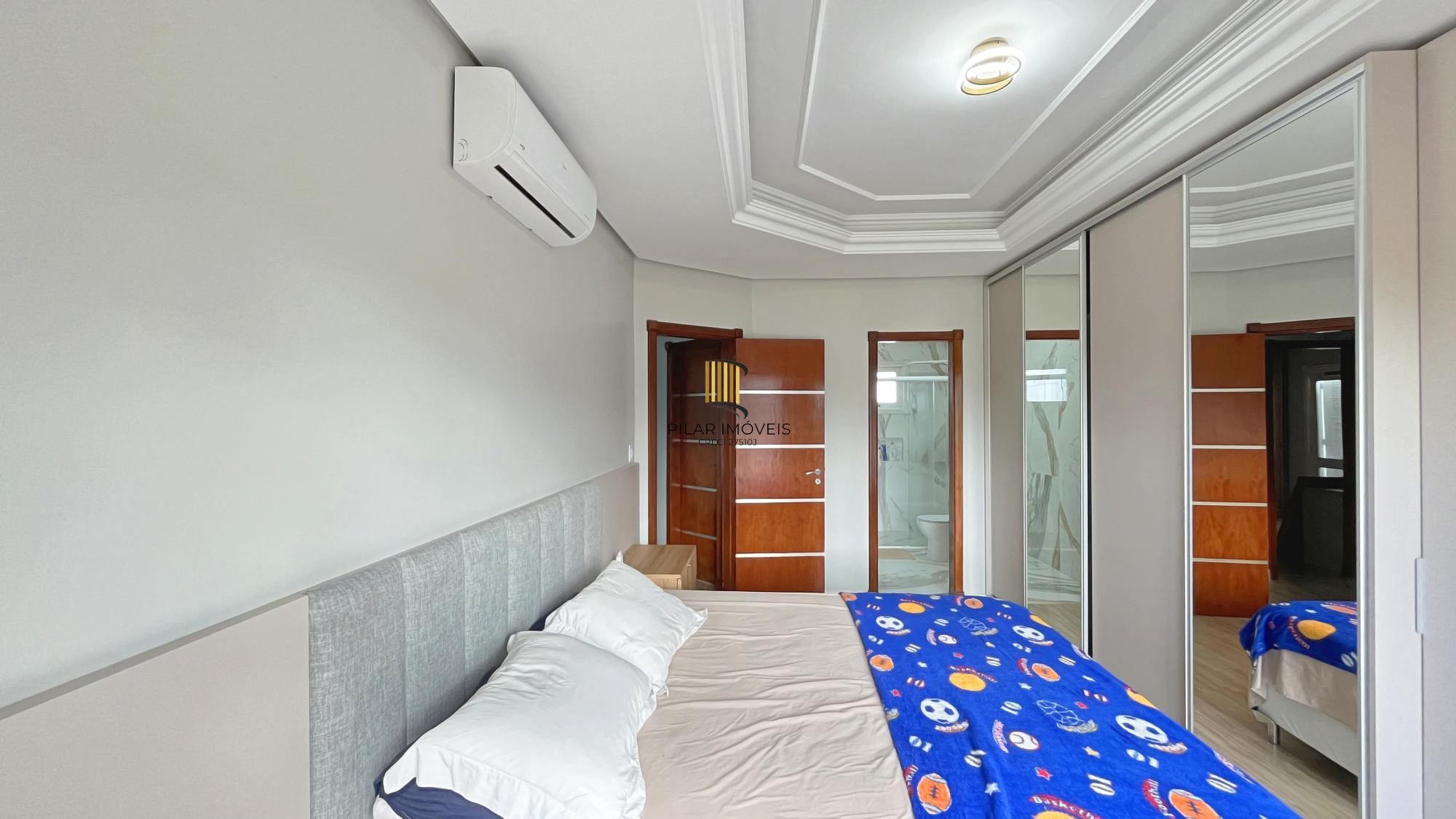 Casa 3 dormitórios no bairro Hípica