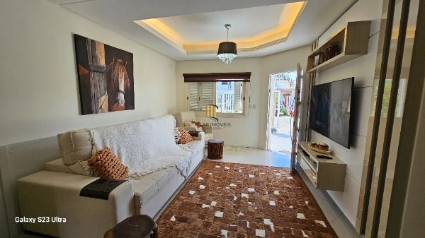 Casa em Porto Alegre, no bairro Hípica, com 3 dormitório(s), e 3 banheiros, à venda.