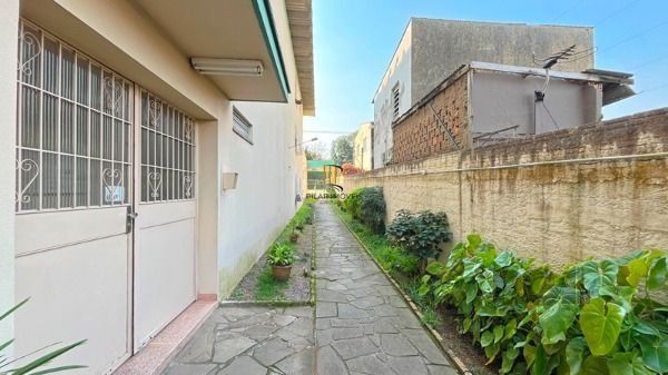 Apartamento em Porto Alegre, no bairro Cristal, com 1 dormitório(s), e 1 banheiros, à venda.