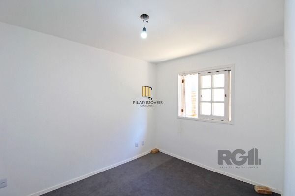 Casa Condominio em Porto Alegre, no bairro Guarujá, com 3 dormitório(s), e 3 banheiros, à venda.