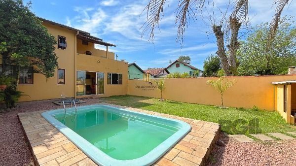 Casa 3 dormitórios no bairro Hípica
