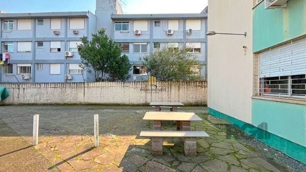 Apartamento em Porto Alegre, no bairro Cristal, com 1 dormitório(s), e 1 banheiros, à venda.