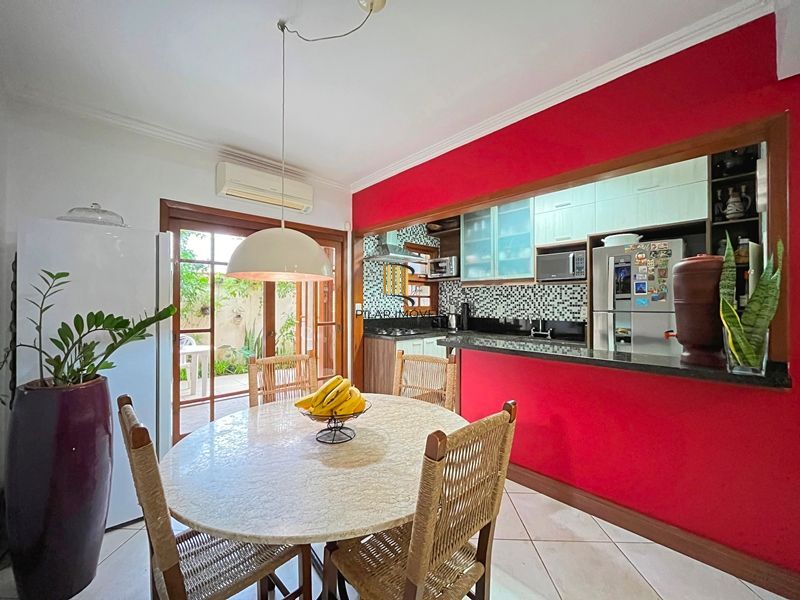 Casa 3 dormitórios no bairro Ipanema