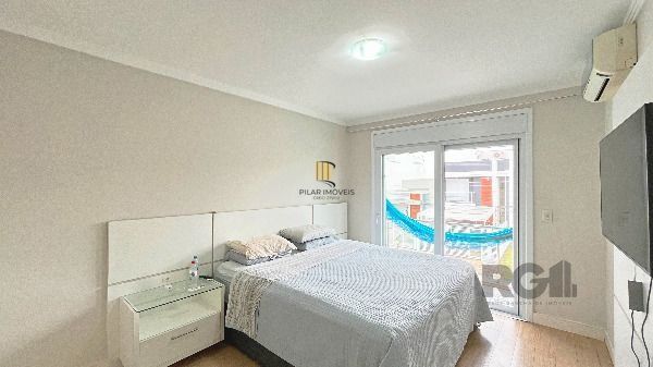 Casa em Porto Alegre, no bairro Hípica, com 3 dormitório(s), e 3 banheiros, à venda.