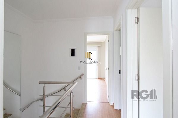 Casa em Porto Alegre, no bairro Hípica, com 3 dormitório(s), e 3 banheiros, à venda.