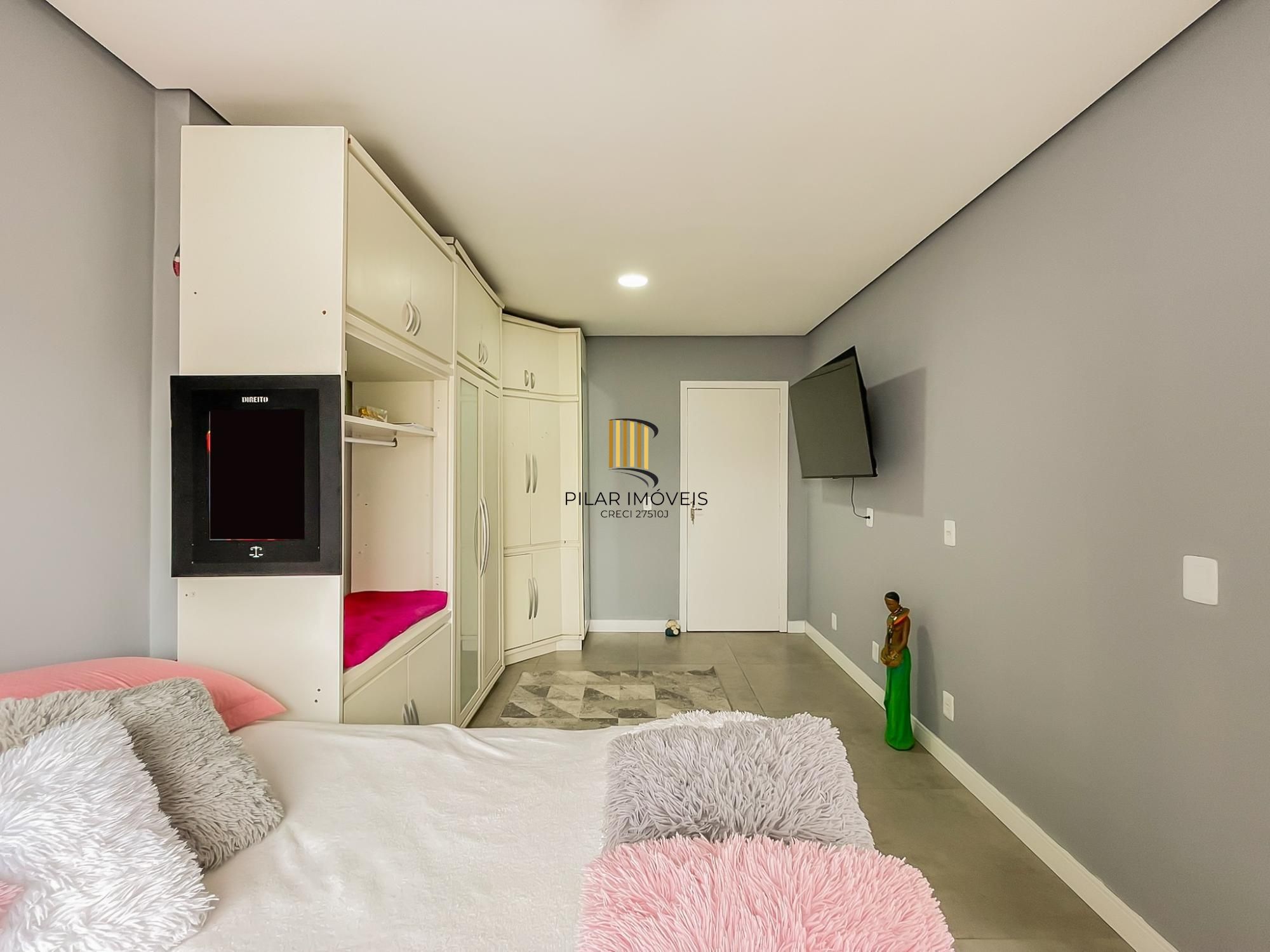 Casa 3 dormitórios no bairro Hípica