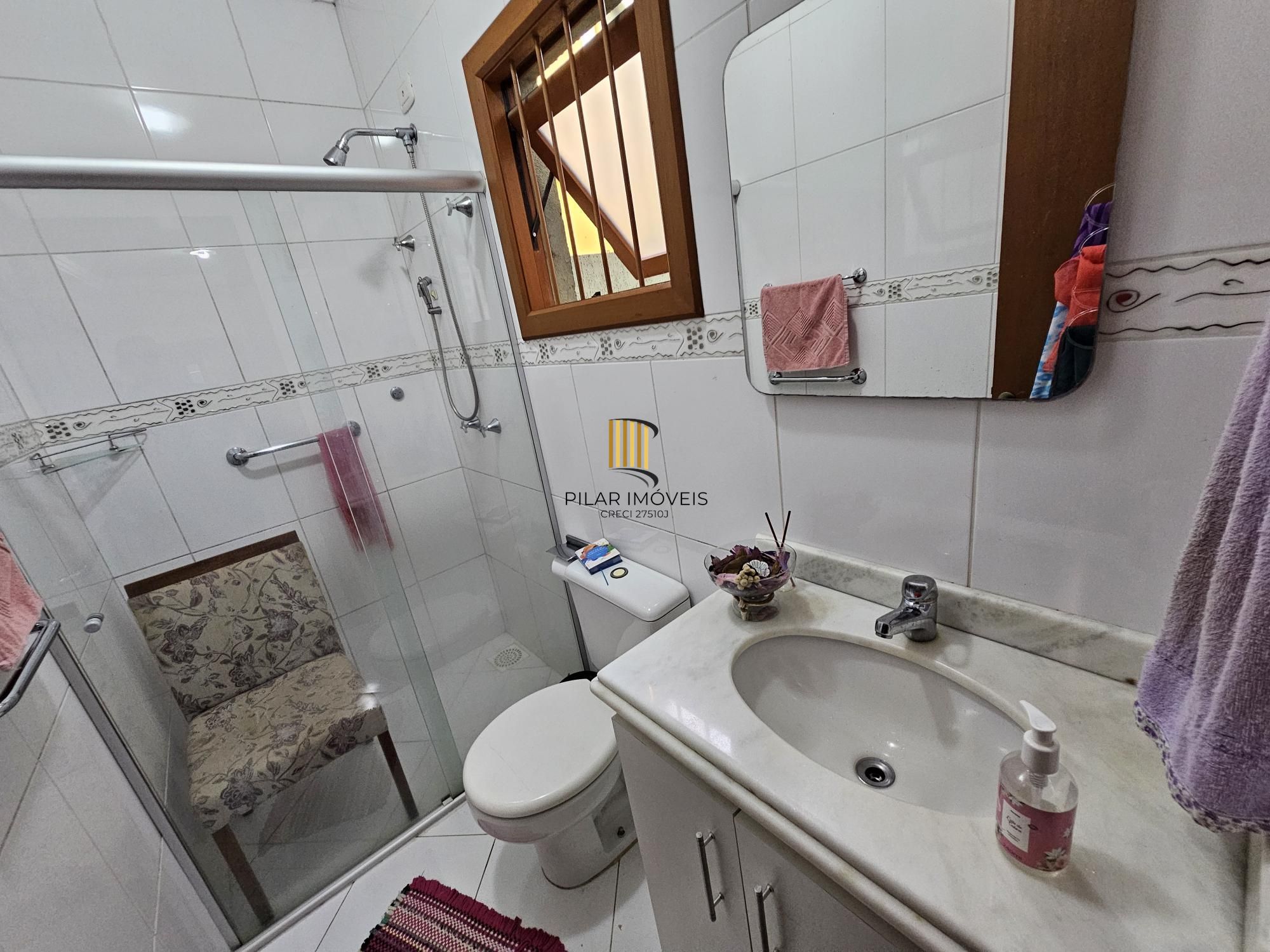 Casa 3 dormitórios no bairro Guarujá