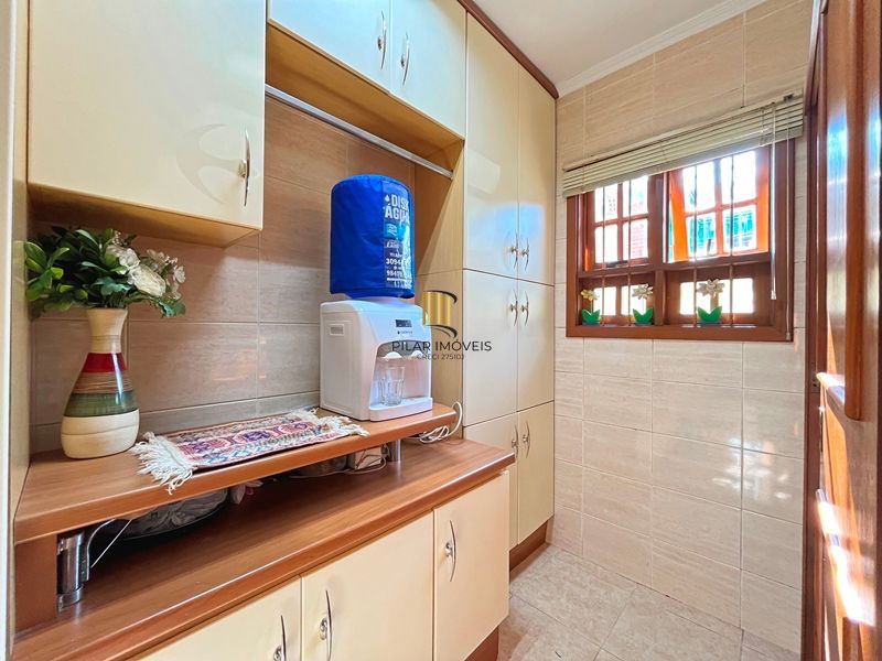 Ótima casa térrea com 4D, piscina e garagem fechada para 2 carros no Jardim Medianeira.