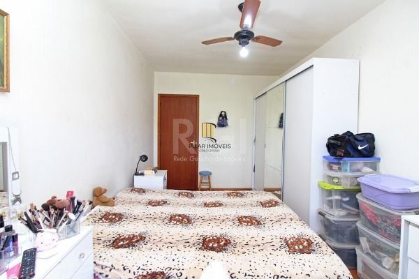 Casa em Porto Alegre, no bairro Hípica, com 2 dormitório(s), e 2 banheiros, à venda.