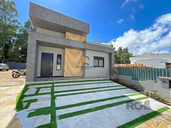 Casa em Porto Alegre, no bairro Hípica, com 3 dormitório(s), e 3 banheiros, à venda.